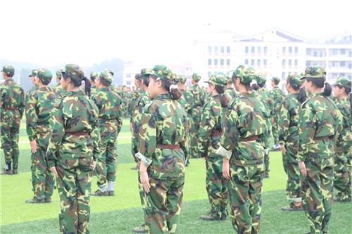 烈日“煉”新生 青春正當(dāng)時(shí)|軍訓(xùn)第二天紀(jì)實(shí)