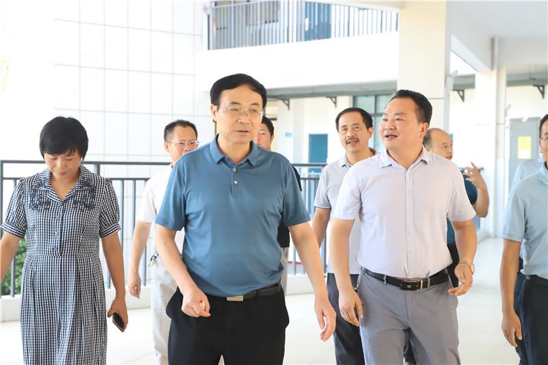 縣委副書(shū)記、縣長(zhǎng)陸志前一行蒞臨我校調(diào)研指導(dǎo)工作