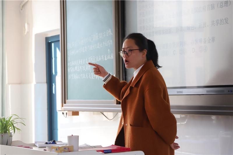 堅(jiān)定信仰，立德樹(shù)人